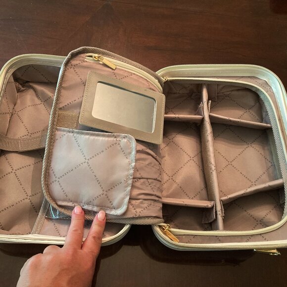 COPY - Never used, cream colored/marbled toiletry and jewelry travel bag - Picture 3 of 4